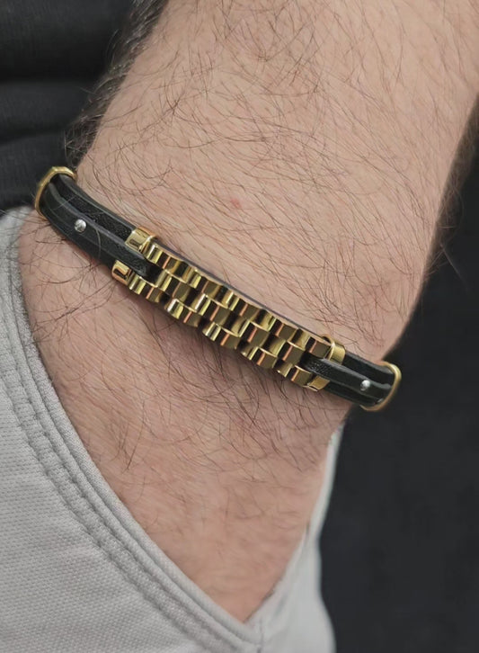 MEN'S LEATHER BRACELET WITH GOLD STEEL PLATE