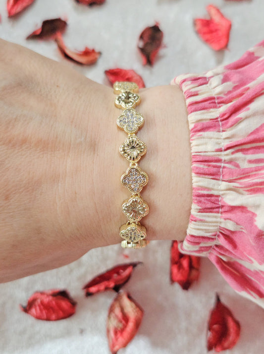 14K GOLD PLATED CLOVER BRACELET XP011